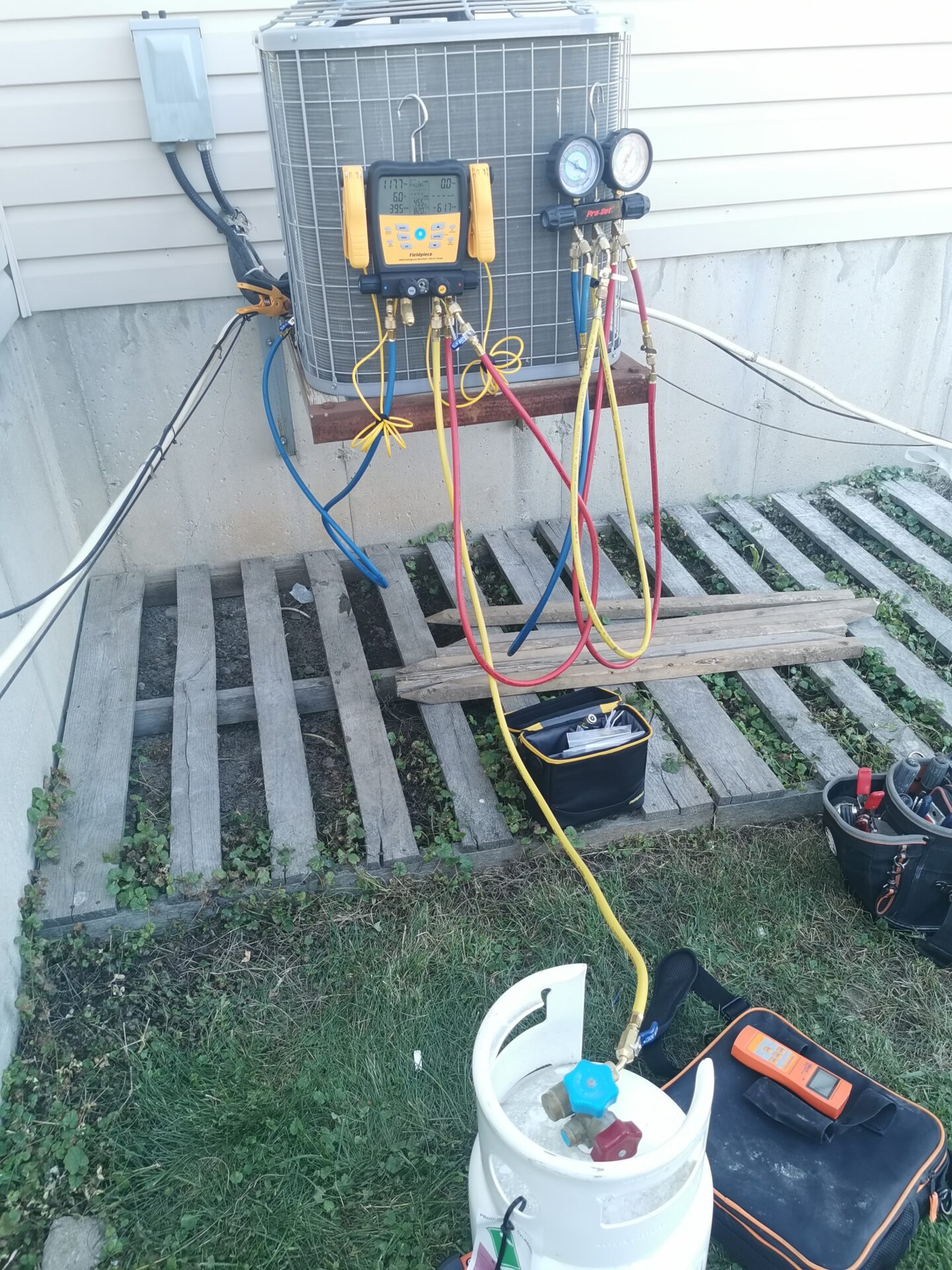 Residential AC refrigerant leak testing and repair