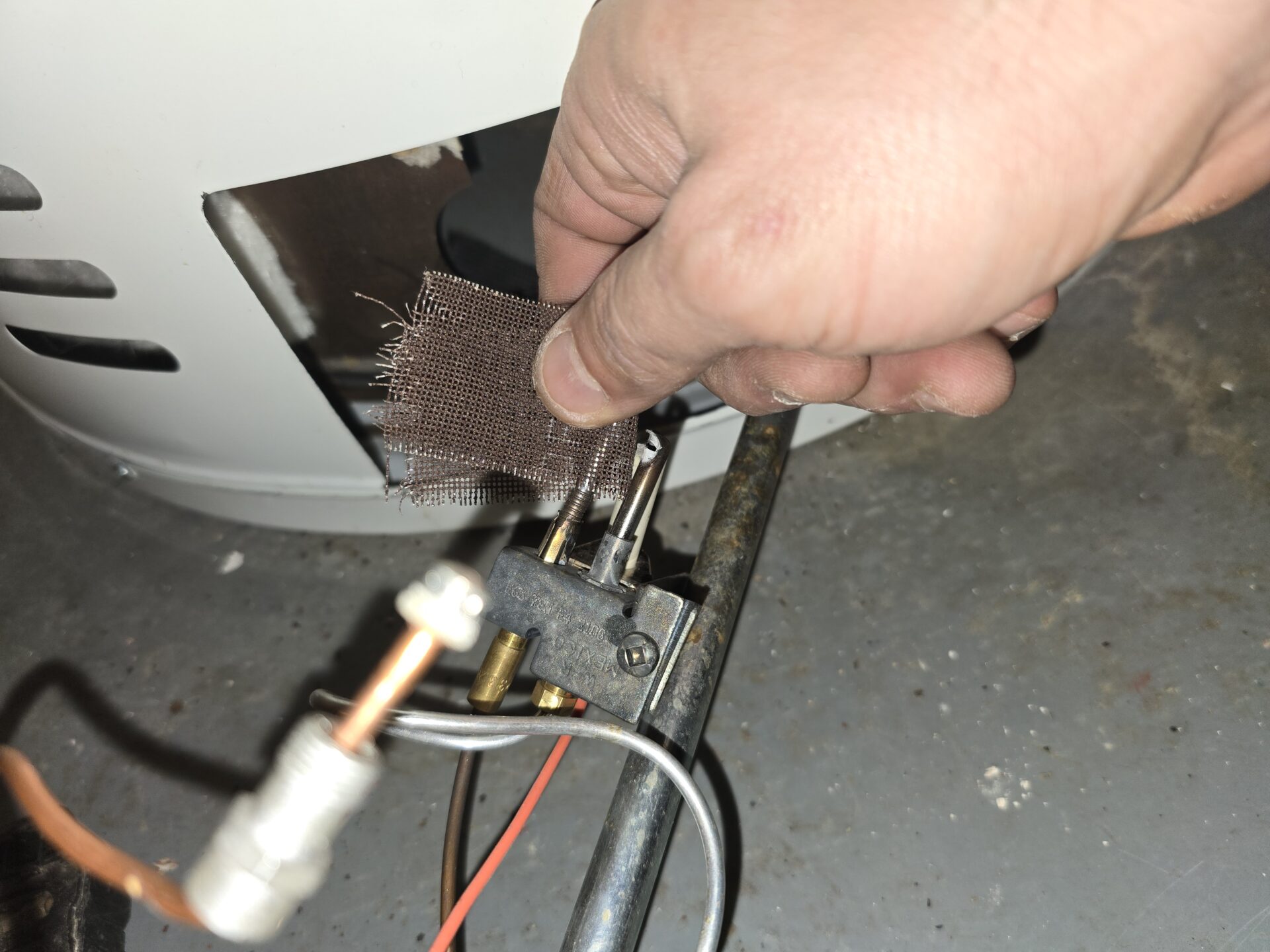 Gas valve shutoff on water heater